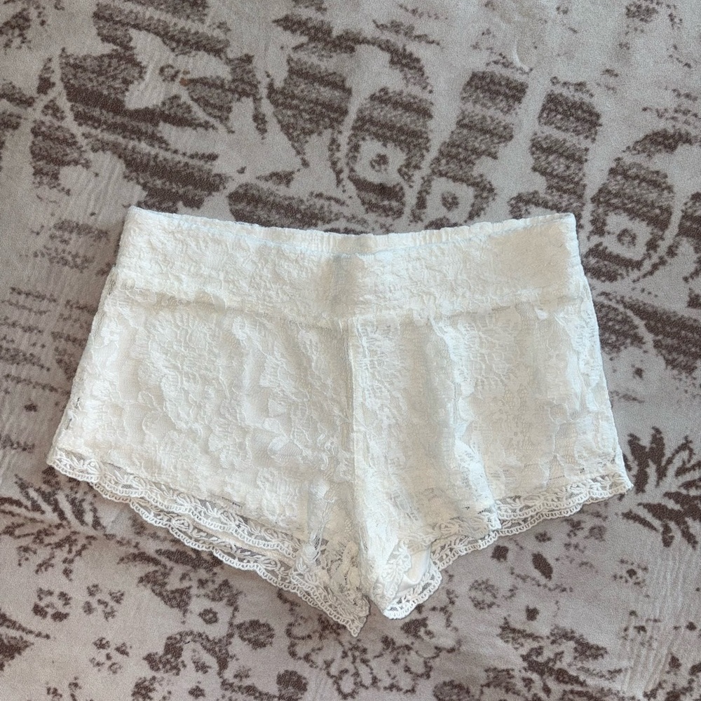 Streetwear Society Cream Lace Shorts